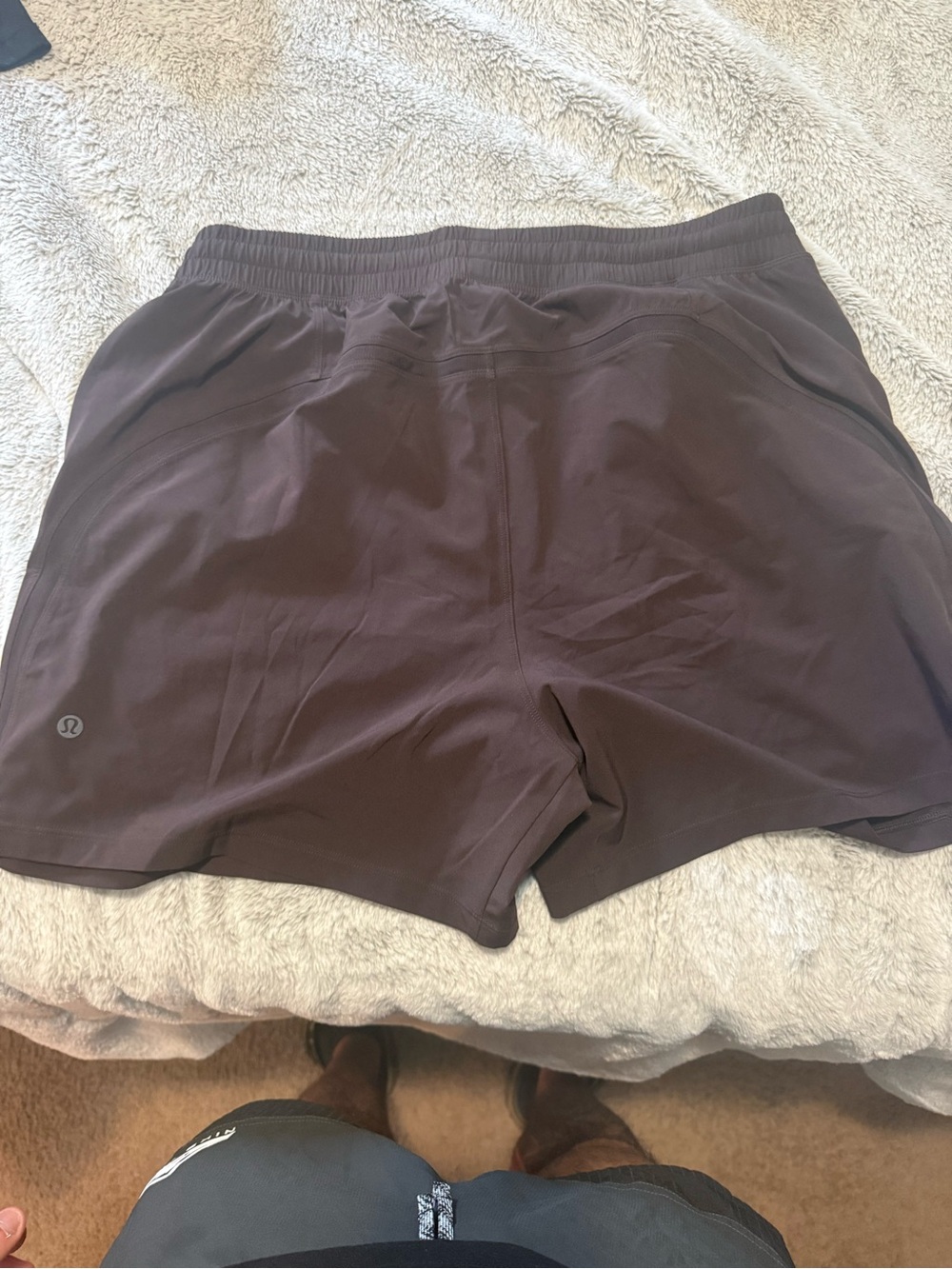 lululemon maroon Men's pace breaker 5 inch shorts size L - Picture 2 of 2